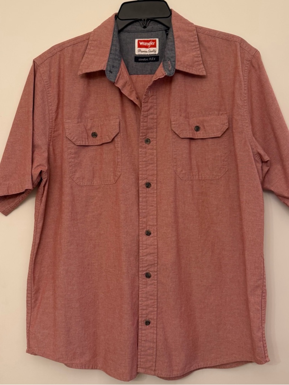 Men’s Wrangler Short-Sleeve Button-Down Comfort Flex Shirt